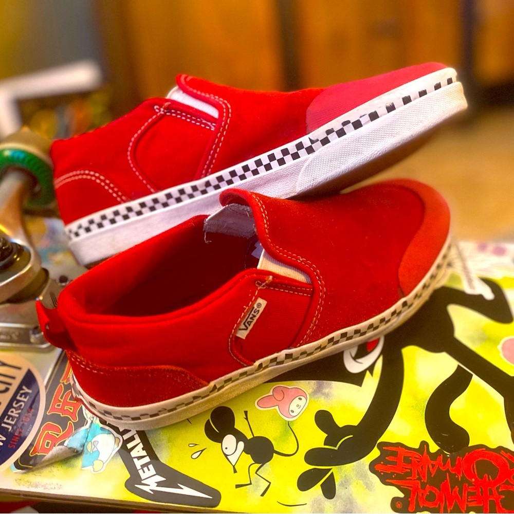 Vans Classic Slip-On • Red w, checkerboard trim • Size Y5